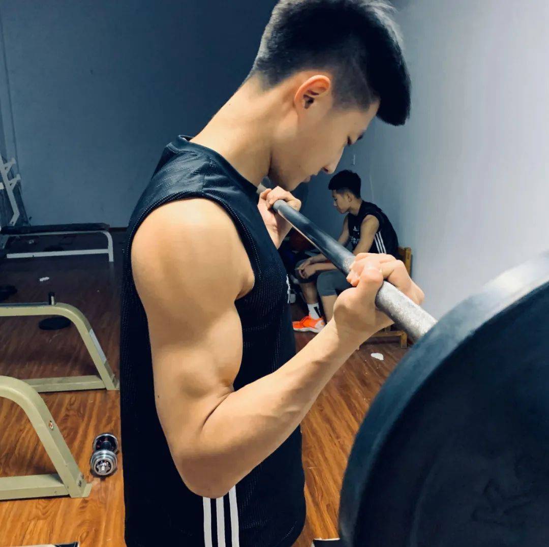 篮球投注算加时赛的比分吗_00后的黑龙江篮球帅哥篮球投注算加时赛的比分吗,这颜值身材还不算校草吗