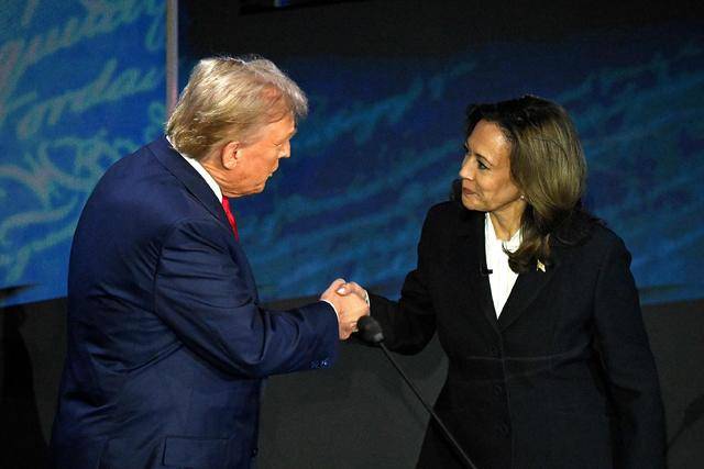足球外盘在哪买_美国大选倒计时足球外盘在哪买,哈里斯逆袭受阻,特朗普获重要支持,胜算几何?