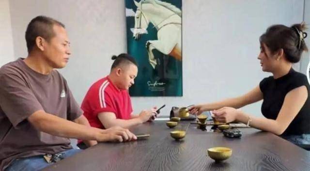 皇冠信用網_劳斯莱斯女车主丈夫坦言不要赔偿原因:确有流量因素皇冠信用網,但更相信“好人有好报”
