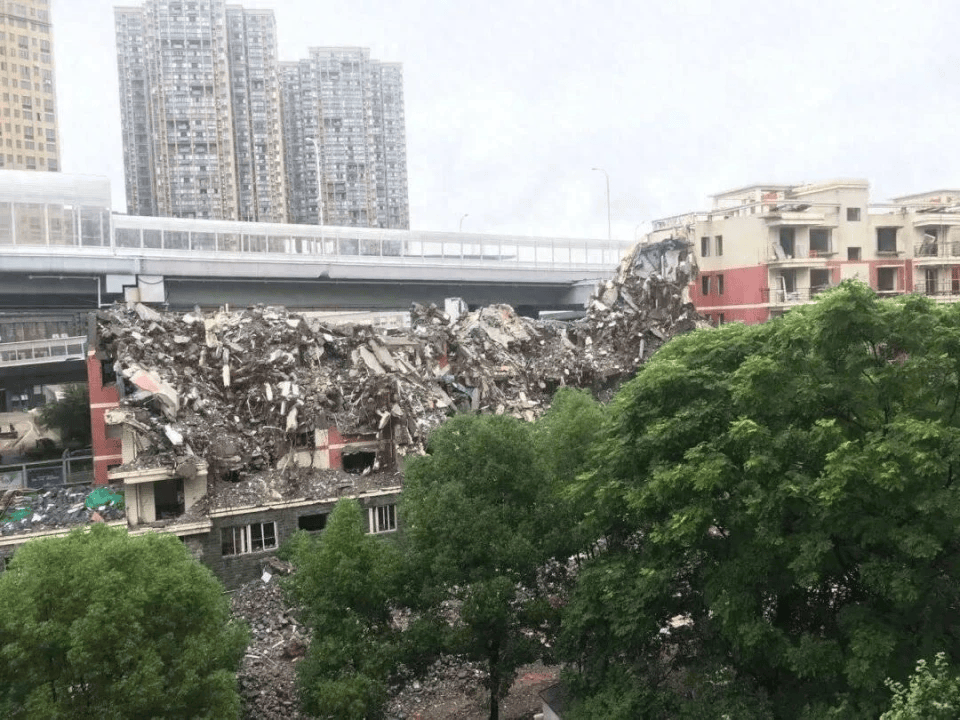 皇冠信用最新地址_花5亿拆迁拆一半后再花2000万复建皇冠信用最新地址,地铁当初咋规划的