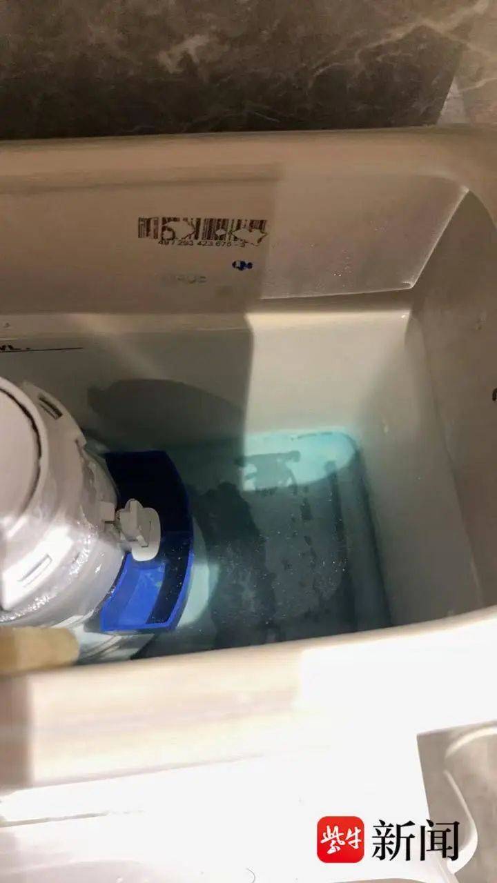 皇冠信用网怎么开户_一夜之间皇冠信用网怎么开户,江苏南京一居民家中自来水竟流出“湖水蓝”