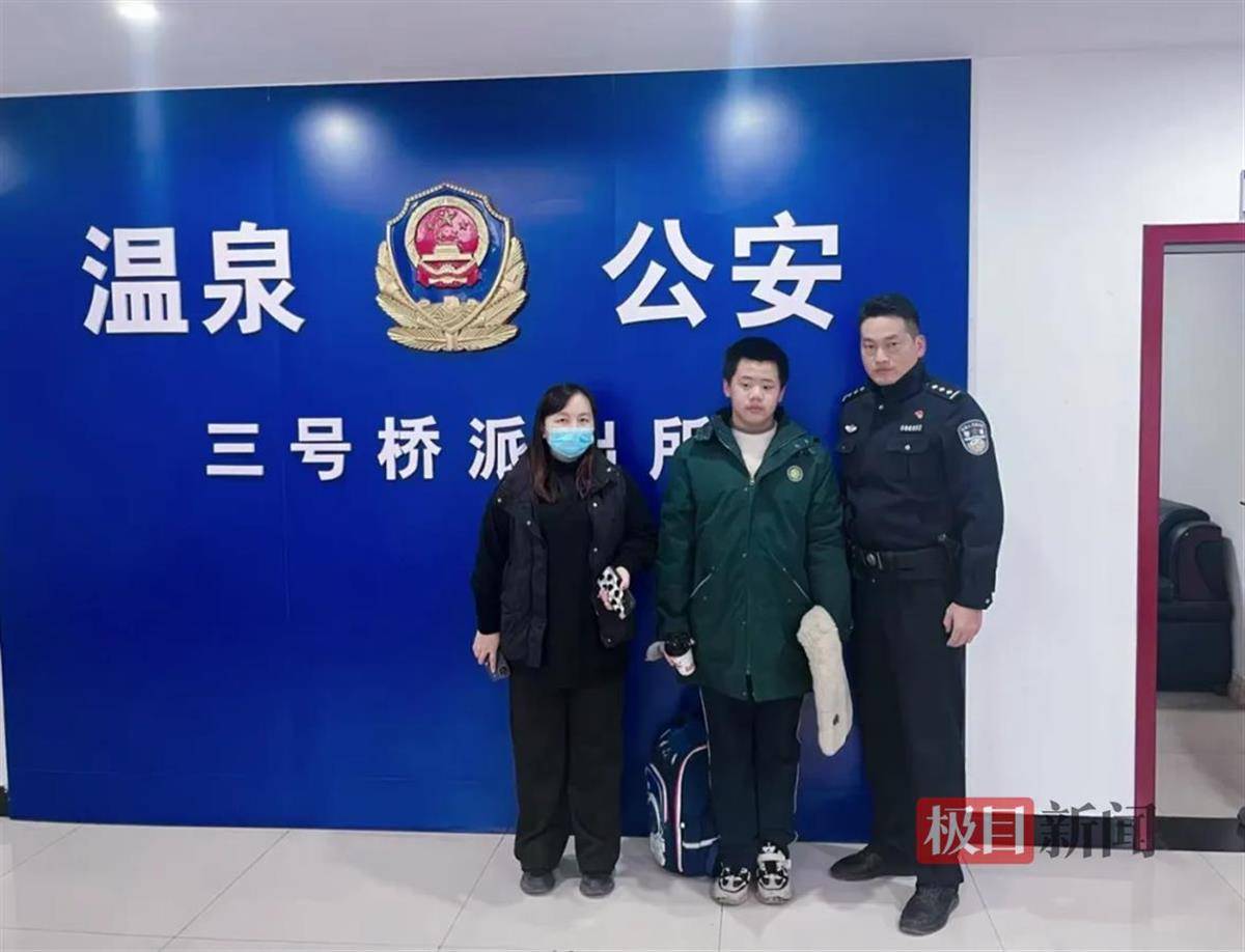 Eindhoven VS Arsenal_湖北咸宁一学生放学路上捡到手机交给警方Eindhoven VS Arsenal,民警和失主进校给他送“大礼包”