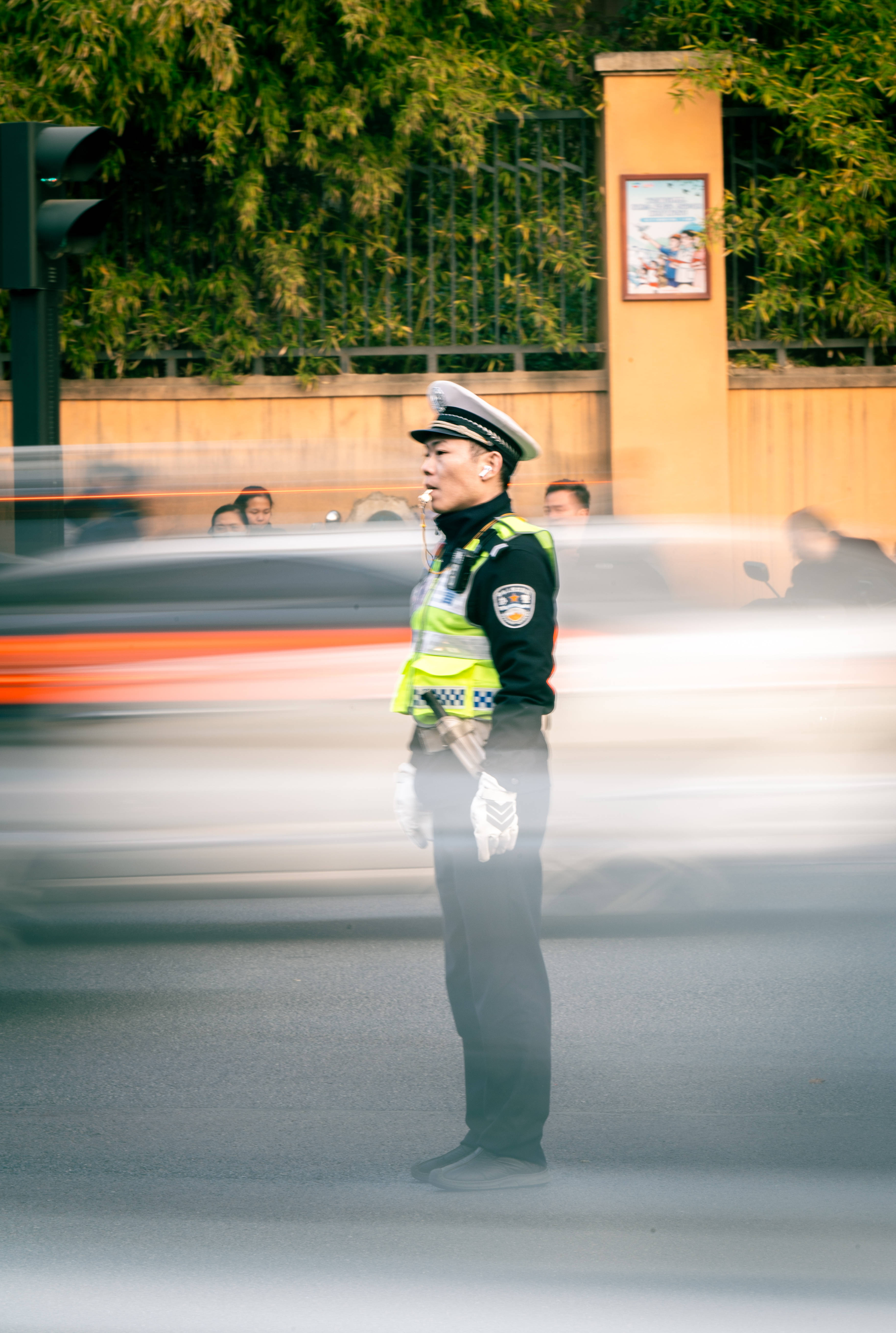 Crown Credit Network platform rental_“原来你这么棒啊！”长沙协警执完勤被妻子宠溺“摸脸杀”Crown Credit Network platform rental，摄影师拍下幸福一刻