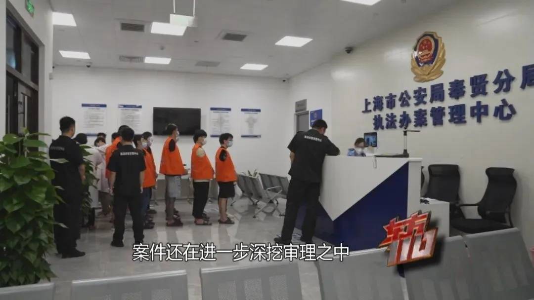 如何申请皇冠信用网_上海阿姨145万现金平铺在沙发上如何申请皇冠信用网,警察傻眼:竟要给陌生人拿走?