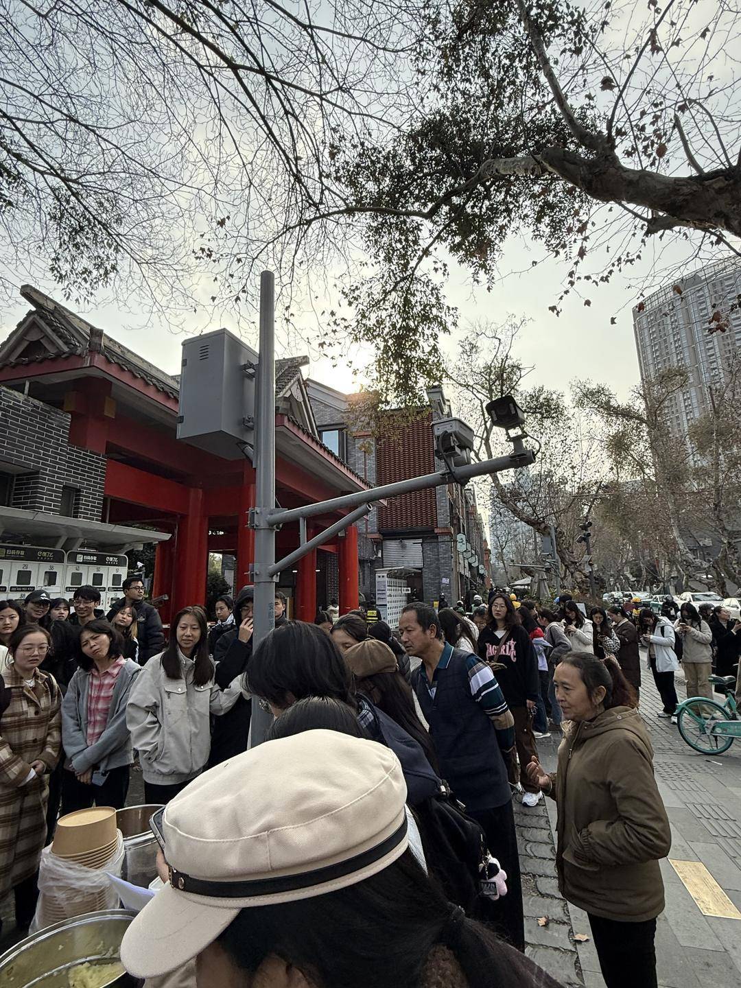 皇冠信用網如何注册
_985研究生退学摆摊卖土豆泥日入700元:过自己想要的生活|封面头条