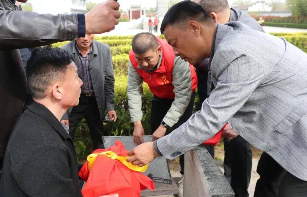 皇冠信用網在线申请
_实弹演习中不幸牺牲皇冠信用網在线申请
,商丘籍刘新纪烈士骨灰安葬回乡
