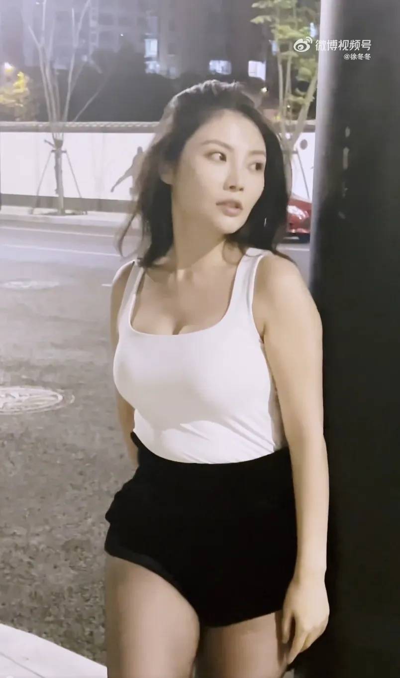 皇冠信用盘会员开户
_“椰树女神”徐冬冬晒真实肚子皇冠信用盘会员开户
,展示健康美:不超130斤就舒适!