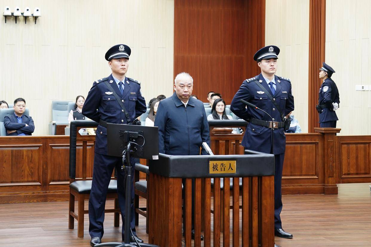 如何申请皇冠信用网
_受贿4311万余元如何申请皇冠信用网
,国家烟草专卖局原局长凌成兴一审被判十六年