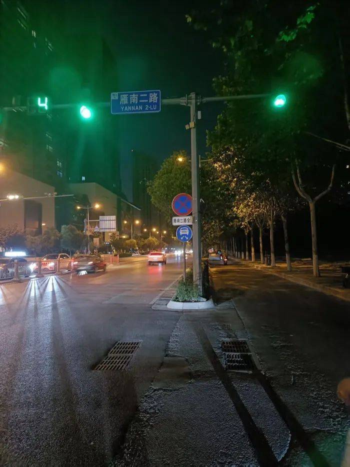 迪费朗维VS维克阿卡德米_民警违停车辆致摩托车司机追尾死亡:责任认定遭质疑迪费朗维VS维克阿卡德米,当地责令重新调查