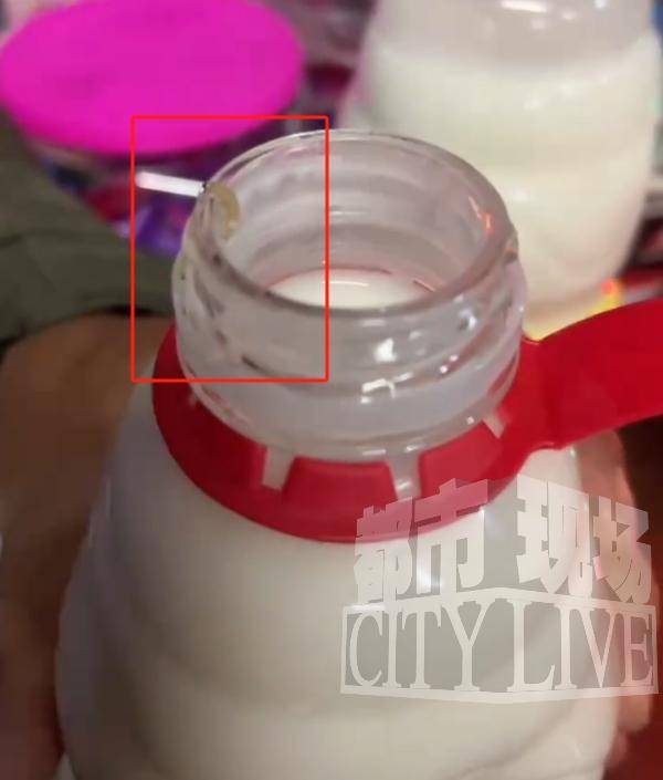 世俱杯四强分析
_“开盖后发现有蛆世俱杯四强分析
,再开一瓶,还是有蛆…”娃哈哈回应→