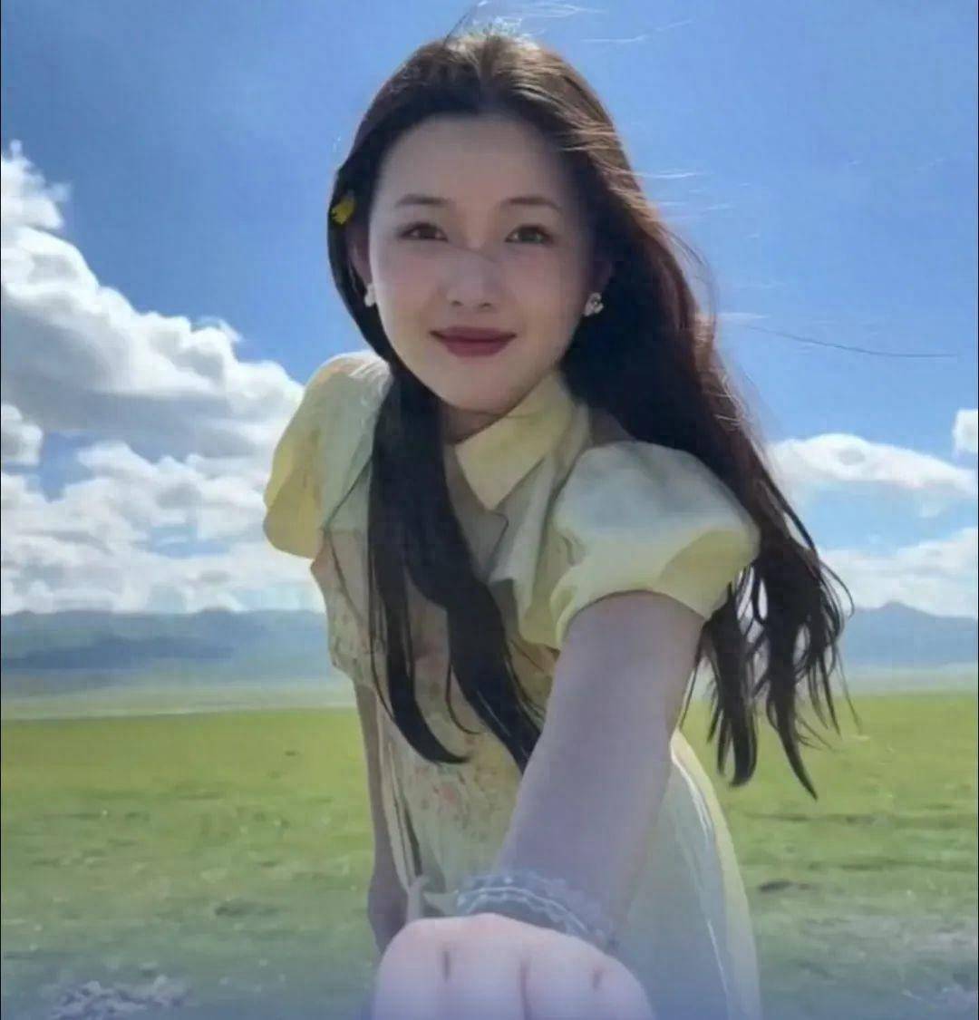 皇冠信用盘代理占成_24岁女生酷似大S走红:没整容