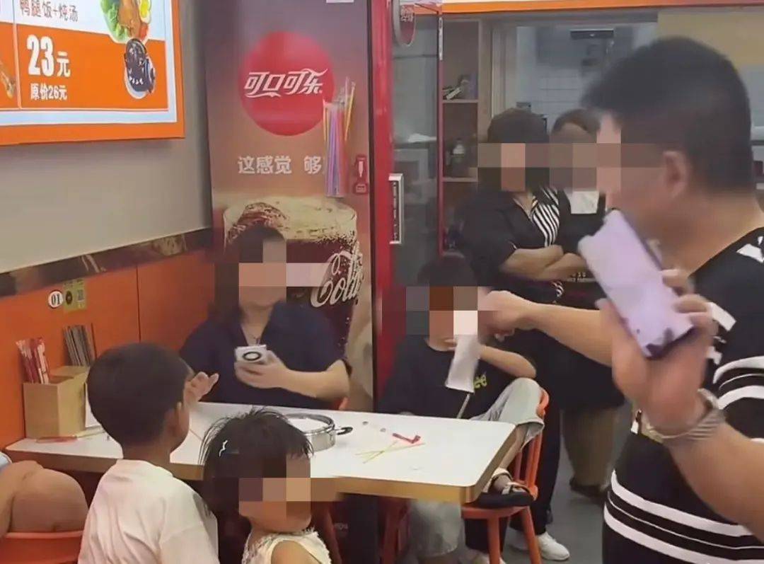 皇冠信用網账号注册_三名女子和四个孩子点一碗面皇冠信用網账号注册,多次免费续面被拒后女子连续给出2个差评!老板:不同意和解,将重新调整续面规则