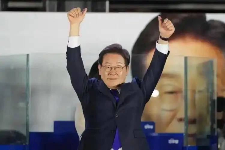 皇冠信用网出租足球
_选中国还是选美国?对中方阅兵邀请装聋作哑皇冠信用网出租足球
,李在明转头将连访两国,对外释放信息量大