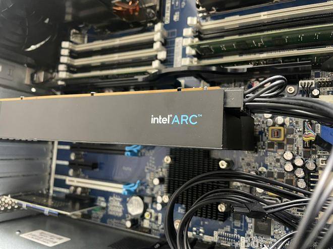 皇冠皇冠足球平台_448EU + 16GB 显存皇冠皇冠足球平台,蓝戟英特尔 Arc A760A / A570 16GB 样卡现身