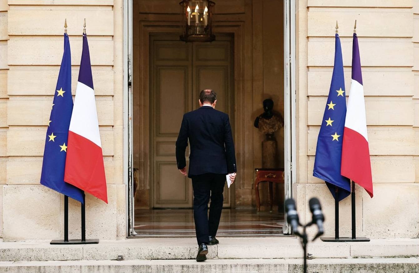 皇冠信用盘代理
_美国拦不住了!登上访华专机前皇冠信用盘代理
,当着全世界的面,马克龙做了一个大胆决定,日本加拿大急得跳脚?