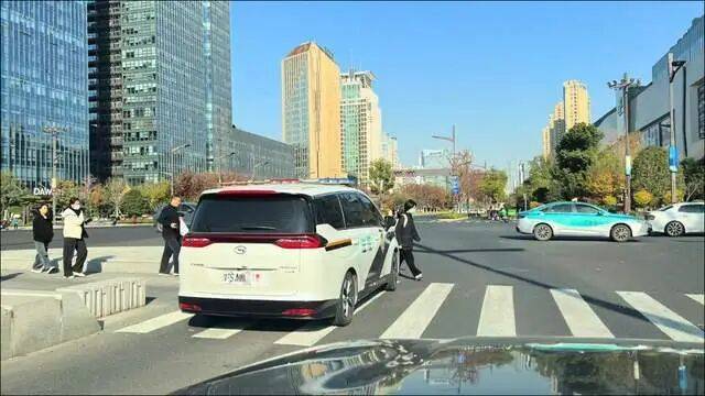 皇冠信用需要押金吗
_河南法院警车疑在杭州违停闯红灯皇冠信用需要押金吗
!杭州交警:将核查