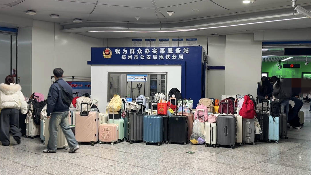 丹麦甲组联赛
_郑州一地铁站火了!出口摆满无人看守行李丹麦甲组联赛
,乘客称“无条件信任”